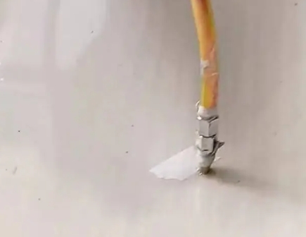 安新瓷砖空鼓维修公司专业解答在瓷砖铺贴过程中，如果使用的砂料过粗（如全部使用了粗砂），可能会导致以下问题